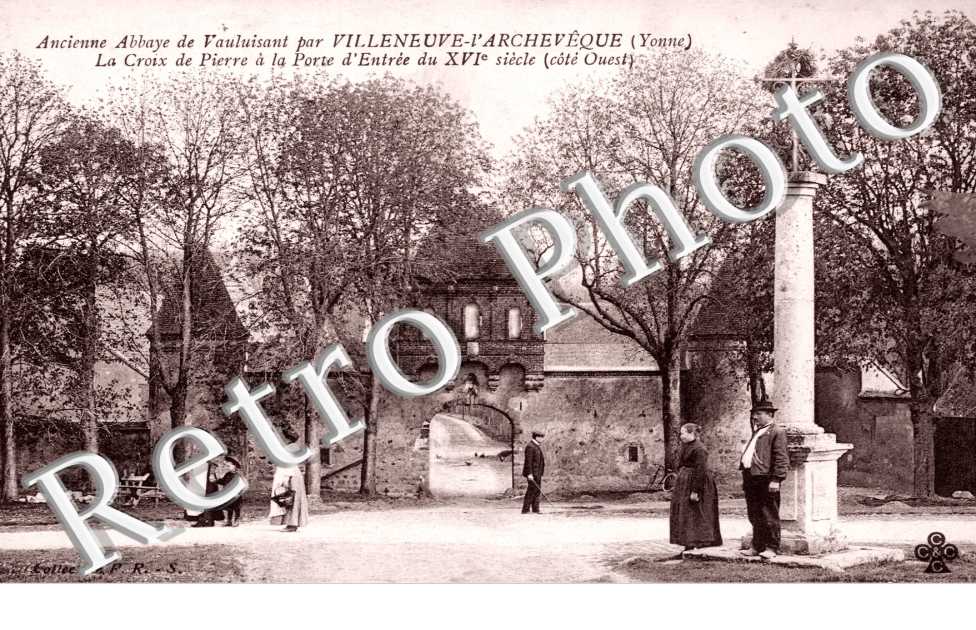 Abbaye de Vauluisant - La croix de Pierre