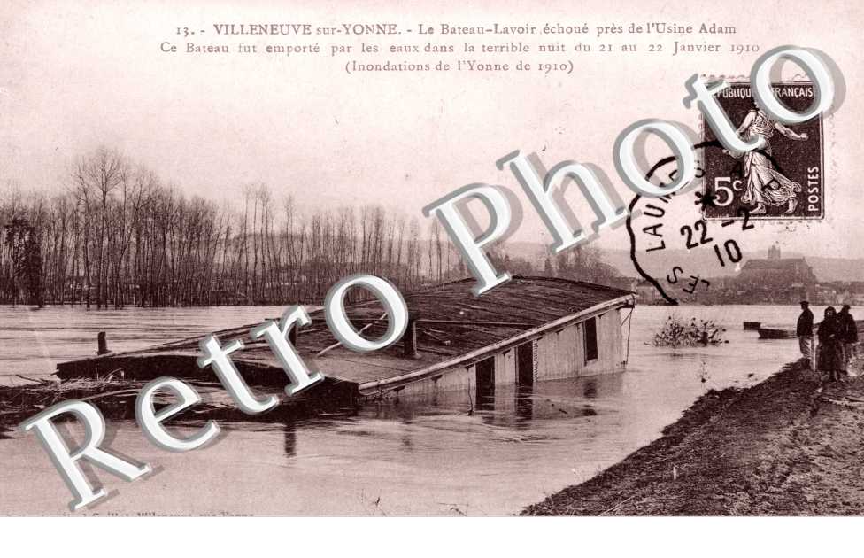 le Bateau-Lavoir echoue pres de l'Usine Adam