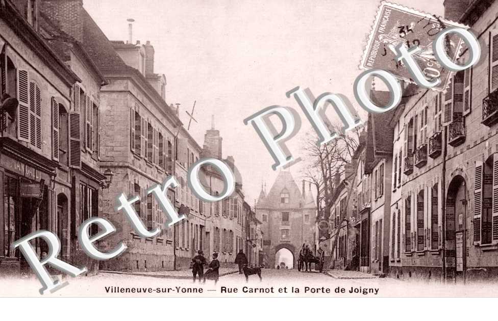 rue carnot et la Porte de Joigny