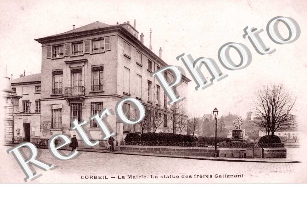 La Mairie, la Statue des freres Galignani