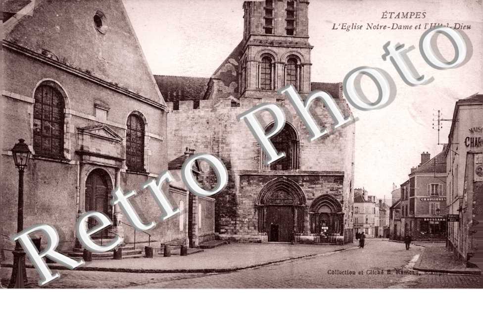 L&#039;Eglise Notre Dame et l&#039;Hotel Dieu
