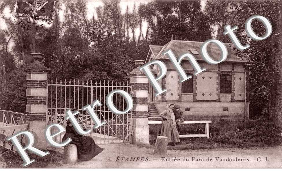 Parc de Vaudouleurs, entree