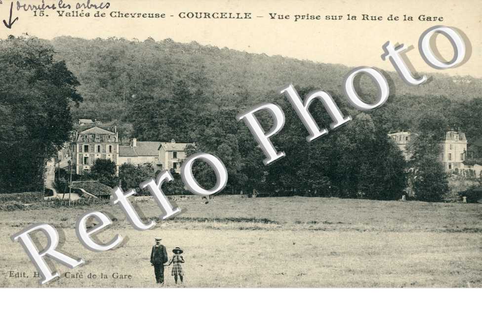 Vue prise sur la Rue de la Gare
