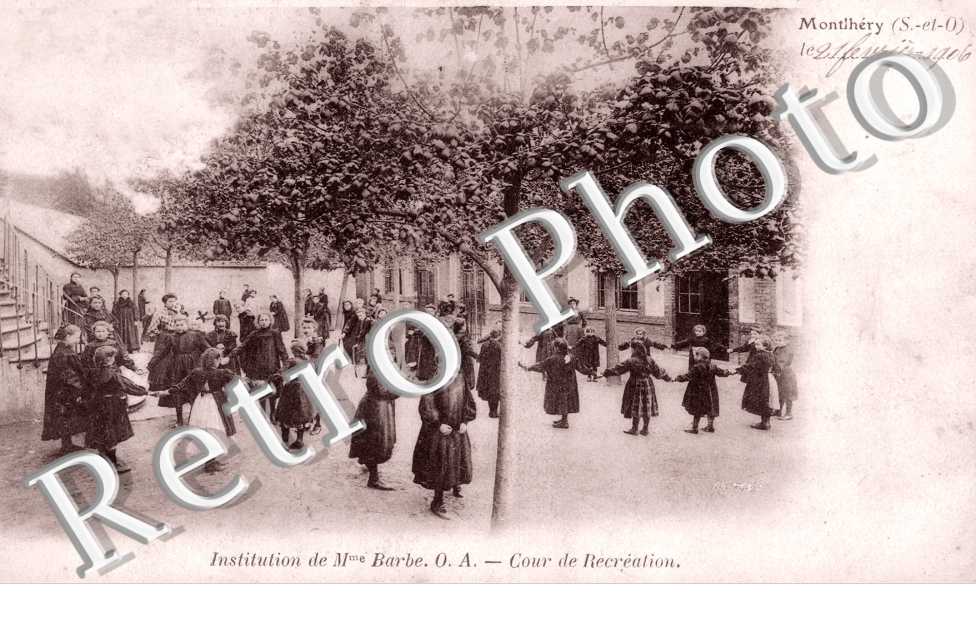 Cour de recreation (ecole - enfance)