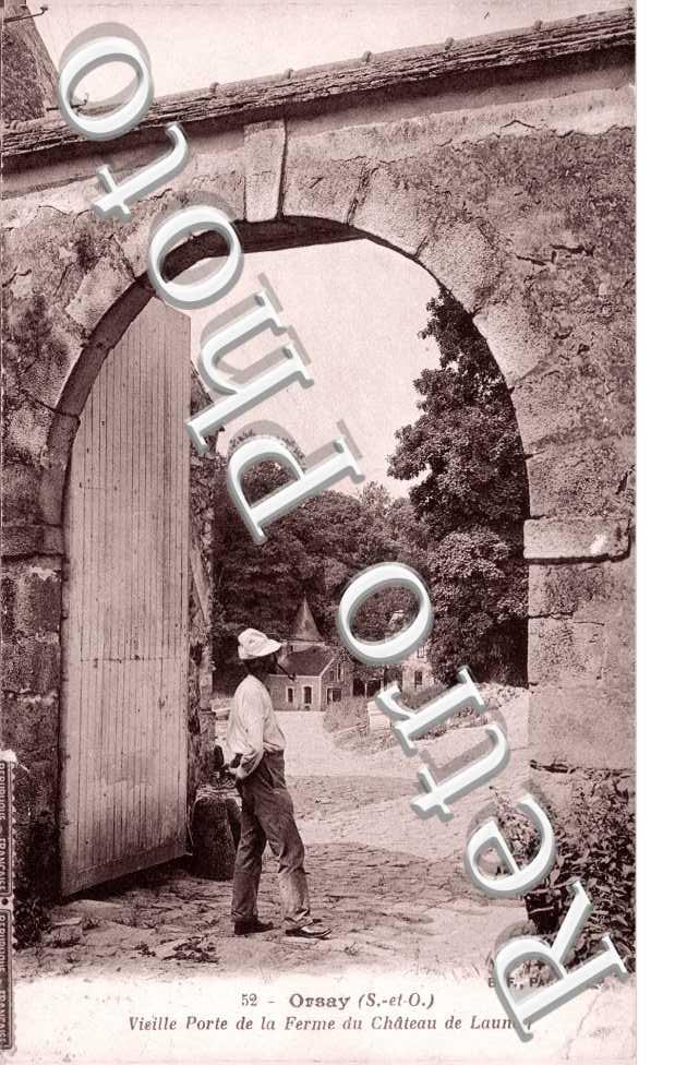 Vieille Porte de la Ferme du Chateau de Launay