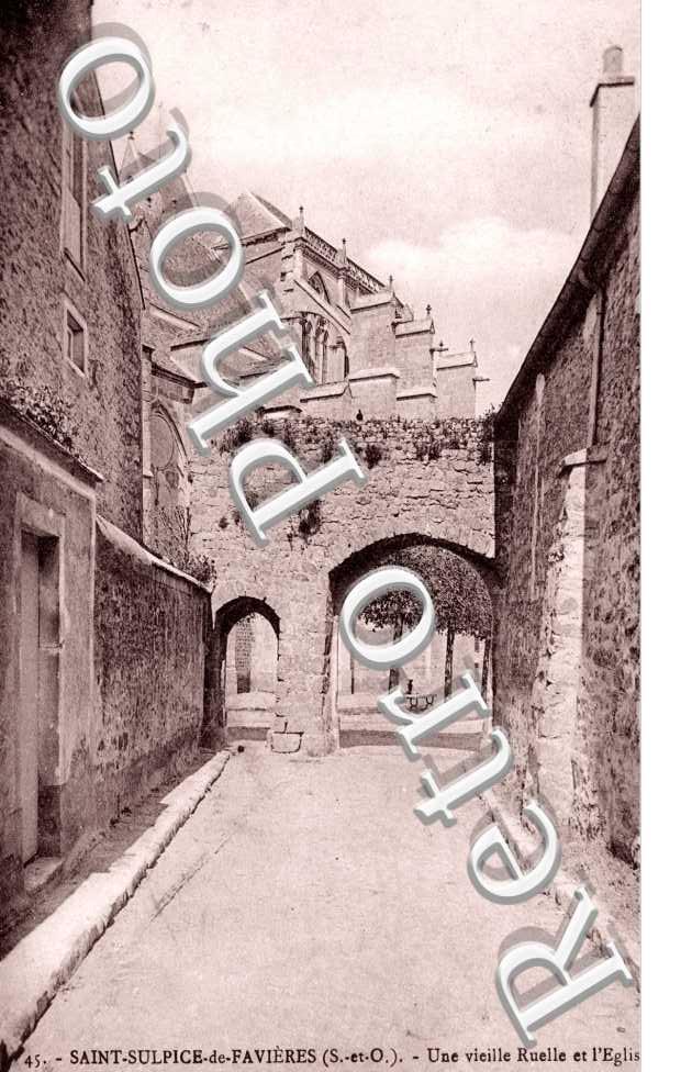 Une Vieille Ruelle et l&#039;Eglise