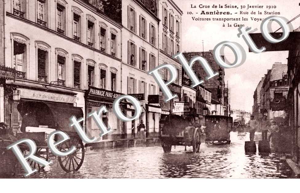 Inondations 1910, Rue de la Station, voitures transportant les voyageurs a la Gare