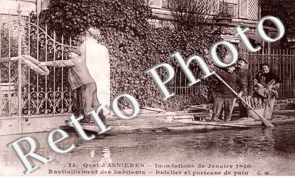 Inondations 1910, Ravitaillement des habitants, Batelier et Porteuse de Pain
