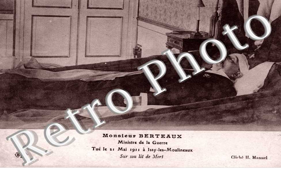 Mr Berteaux (ministre de guerre) sur son lit de mort