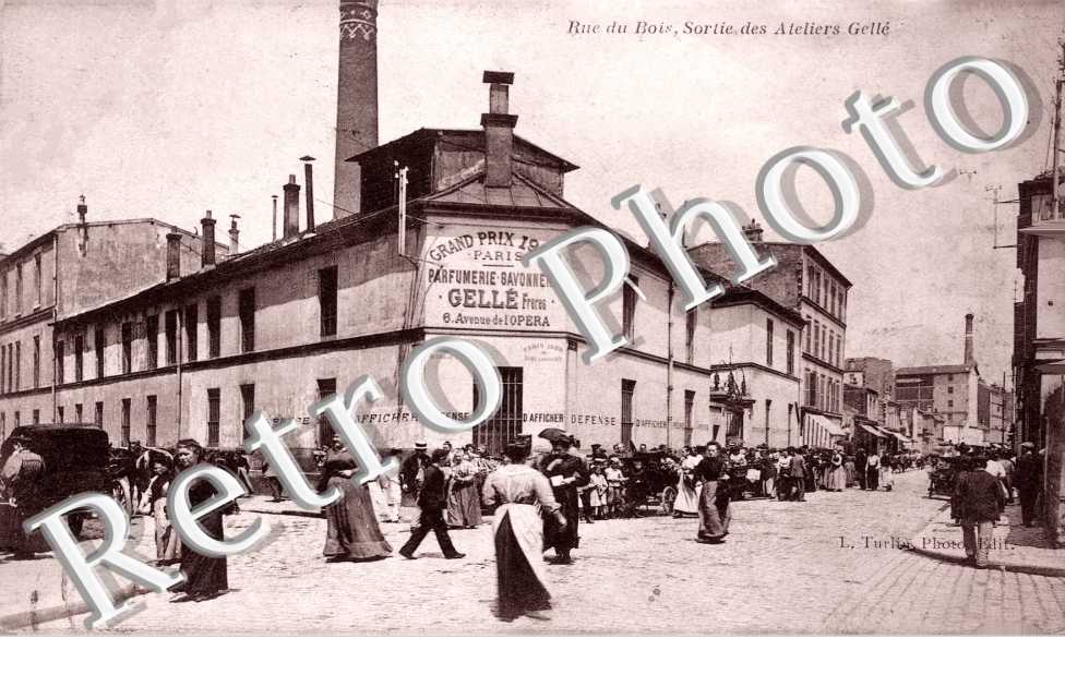 La Rue du Bois, Sortie des Ateliers Gelle