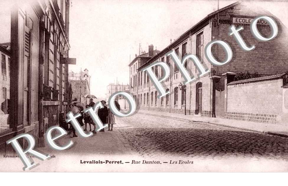 Rue Danton, les Ecoles