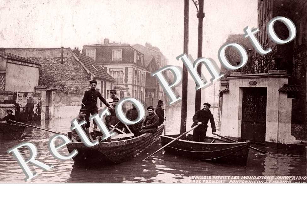 Inondations 1910, Rue Fromont, Pontonniers et Marins