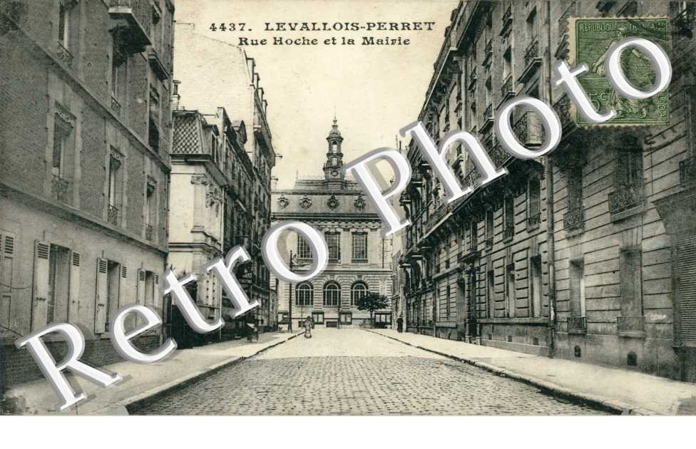 Rue Hoche et la Mairie