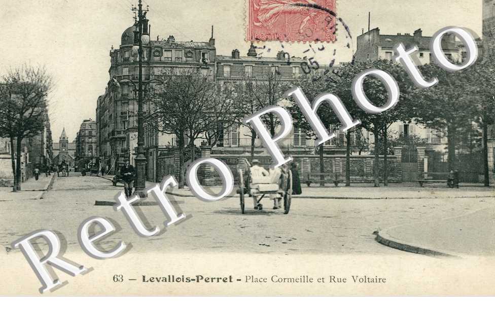 La Place Cormeille et Rue Voltaire