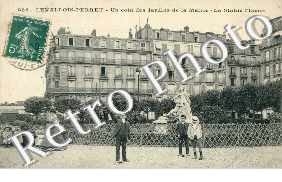 Les Jardins de la Mairie, la Statue l&#039;Essor