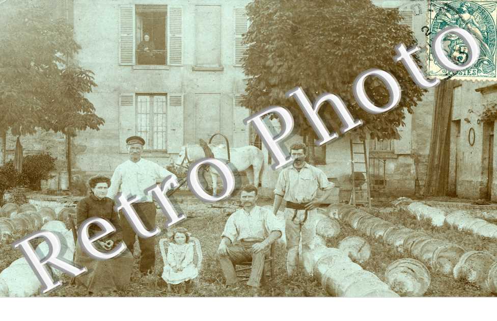 ouvriers devant une maison