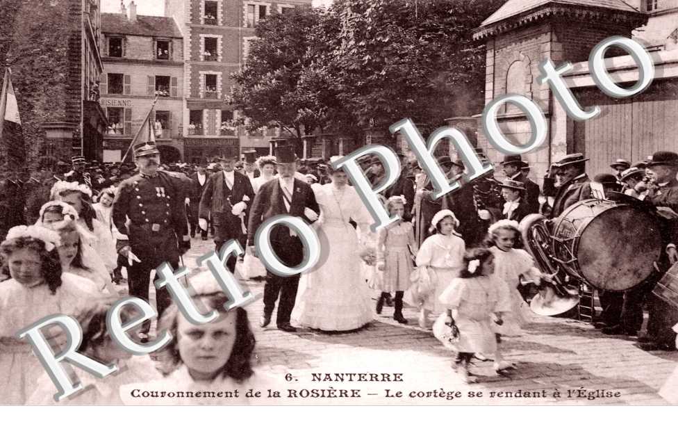 Couronnement de la Rosiere, le Cortege se rendant a l&#039;Eglise
