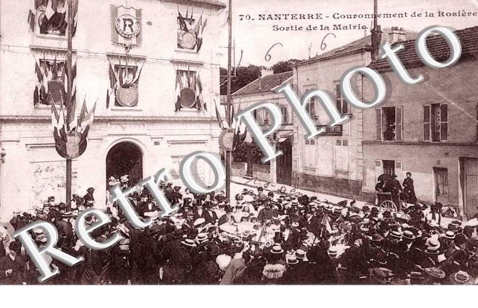 Couronnement de la Rosiere, Sortie de la Mairie