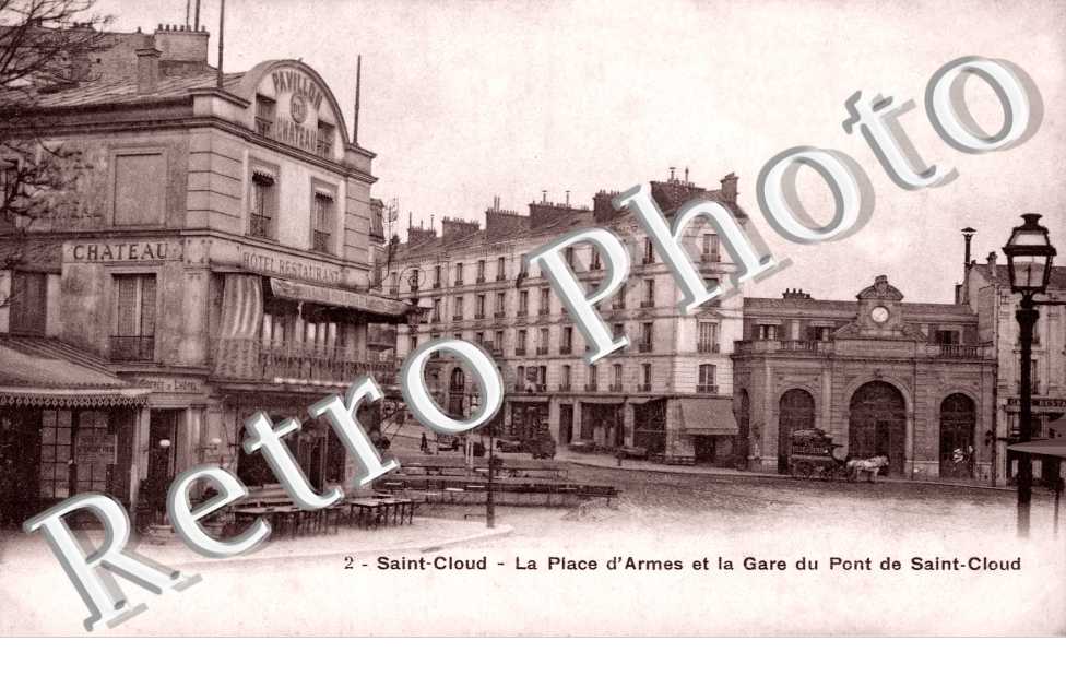 La Place d&#039;Armes et la Gare du Pont de St Cloud