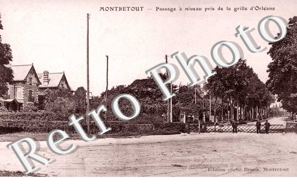 Montretout, Passage a niveau pris de la grille d&#039;OrlÃ©ans