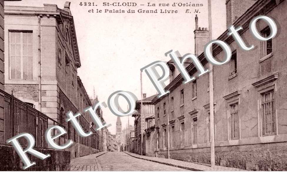 La Rue d&#039;Orleans et le Palais du Grand Livre