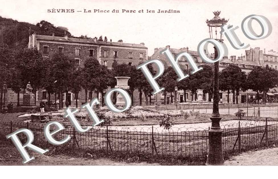 La Place du Parc et les Jardins
