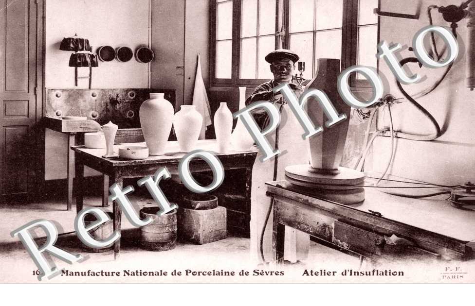 Manufacture nationale de porcelaine de Sevres - Atelier d&#039;insuflation