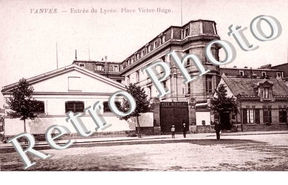 Place Victor Hugo Entree du lycee