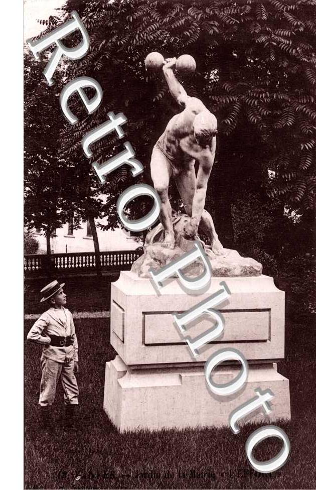 Jardin de la mairie " L&#039;effort "
