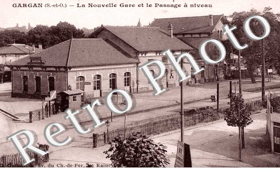 La Nouvelle Gare et le Passage a Niveau