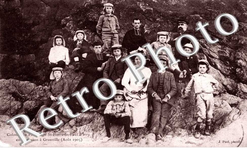 Colonie du Patronage St Pierre, St Paul en excursion a Granville, aout 1905