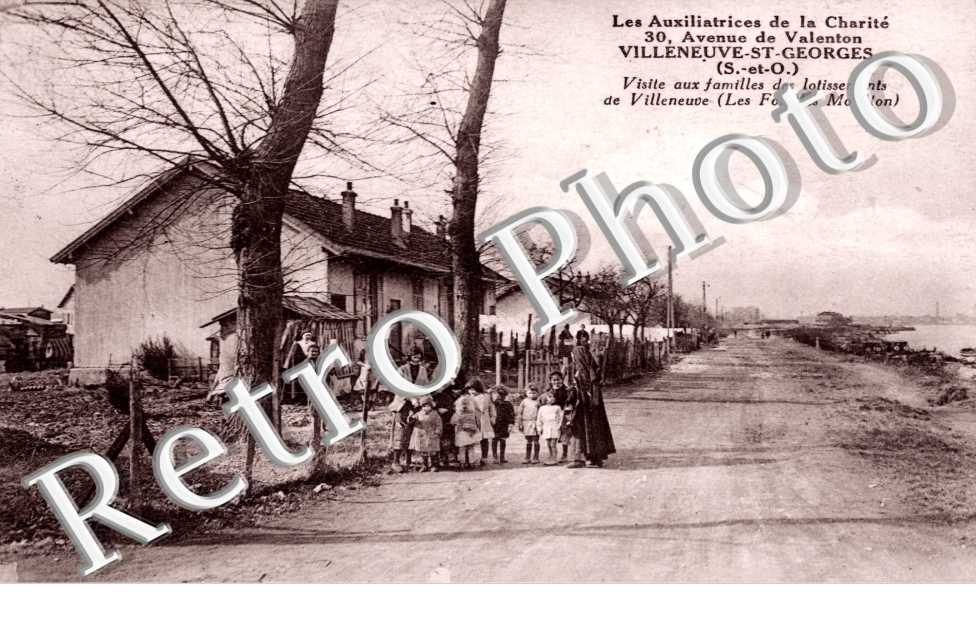 Les Auxiliatrices de la Charité - Visite aux familles des lotissements (Les Fouilles Morillon)