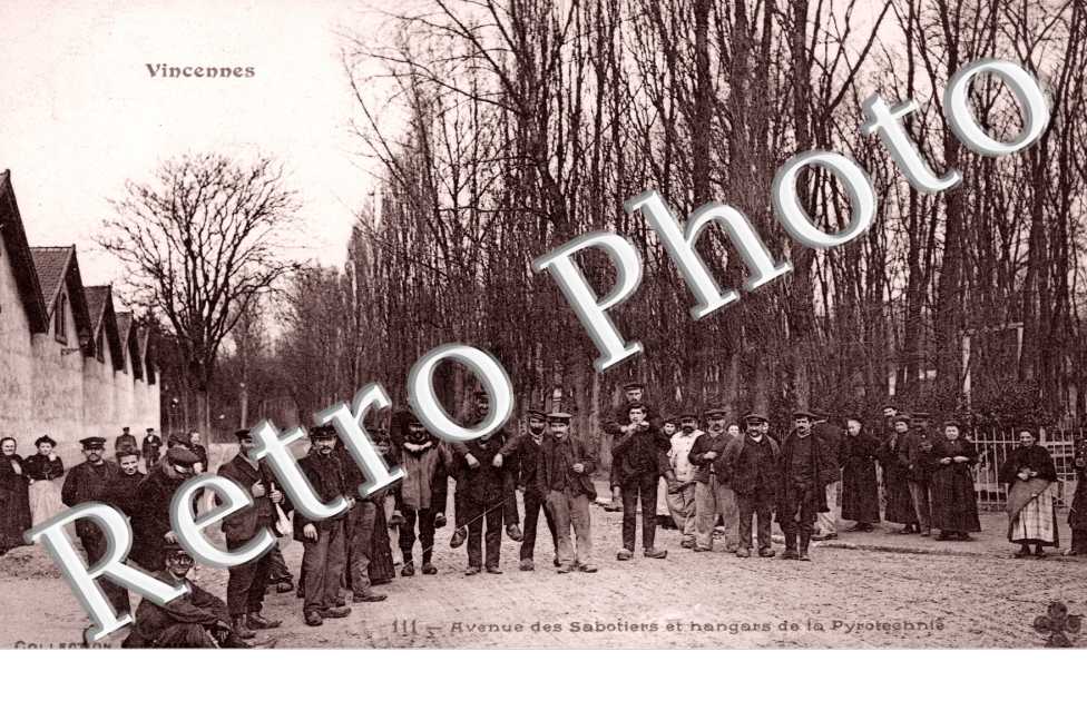 Avenue des Sabotiers et hangars de la Pyrotechnie