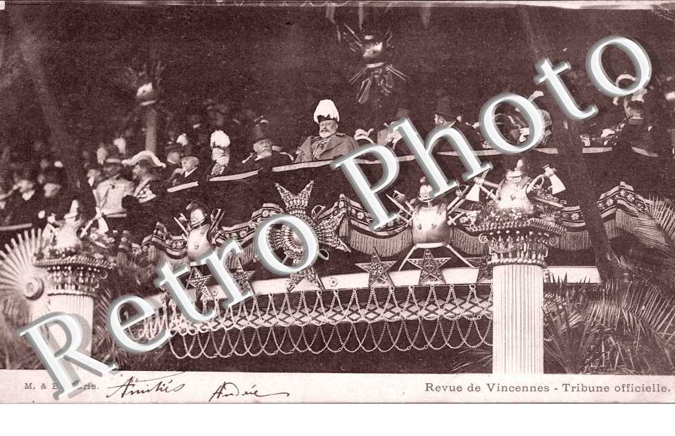 Revue de Vincennes - tribune officielle (armee)