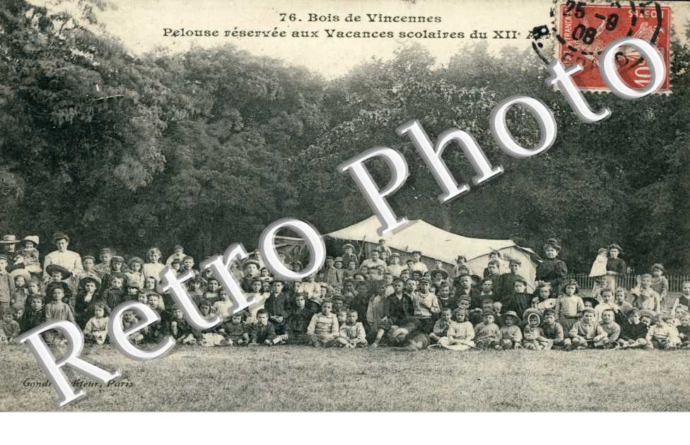 Bois de Vincennes - Pelouse reservee aux vacances scolaires  du 12 arrondissement