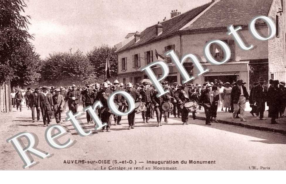 Inauguration du Monument, Le Cortege se rend au Monument