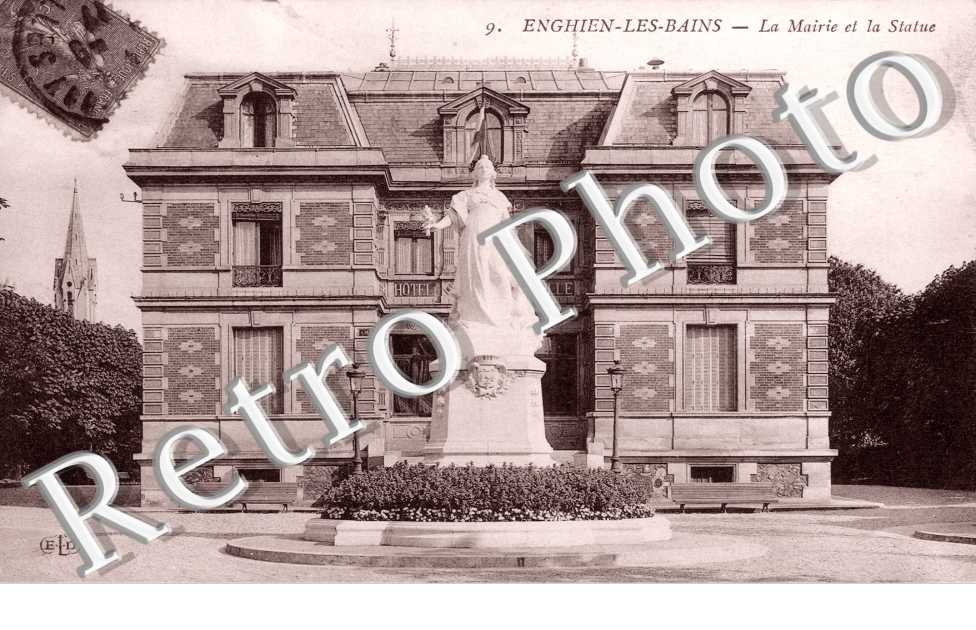 La Mairie et la Statue