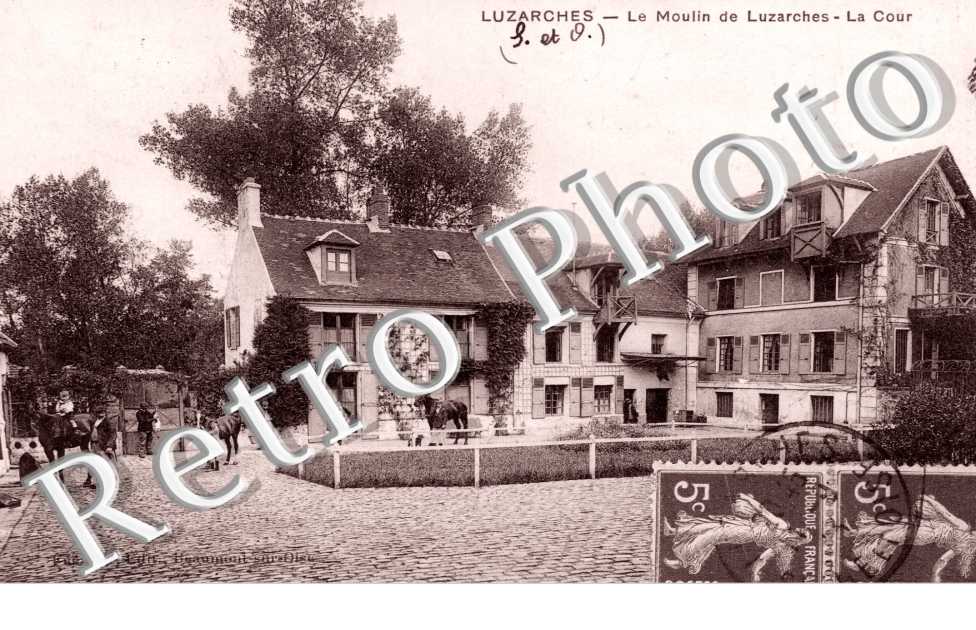 Le Moulin, la Cour
