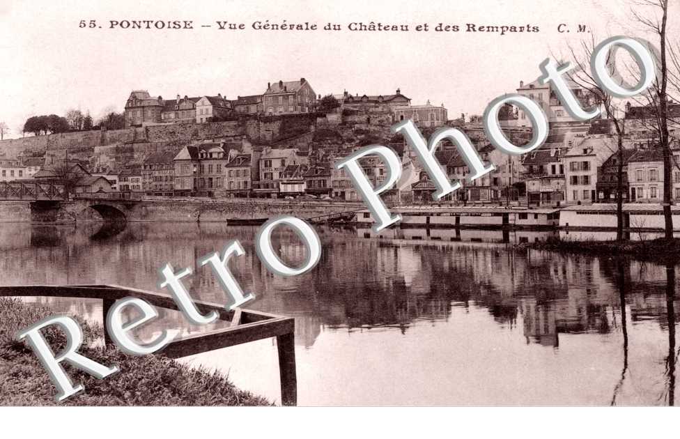 Vue generale du Chateau et des Remparts