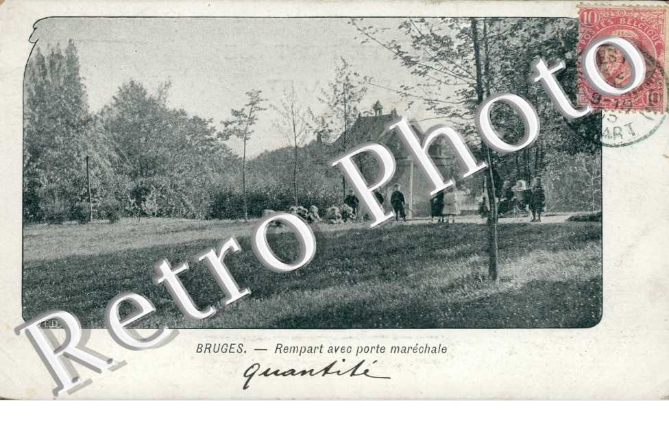 Rempart avec la Porte Medievale