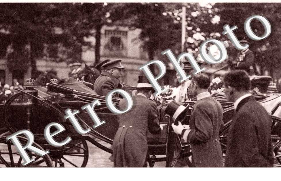 visite de la famille royale a l&#039;occasion du centenaire de l&#039;independance nationale