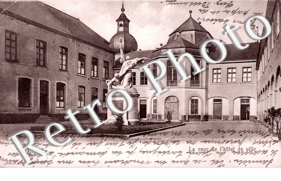 La Cour de l&#039;Hôtel de Ville