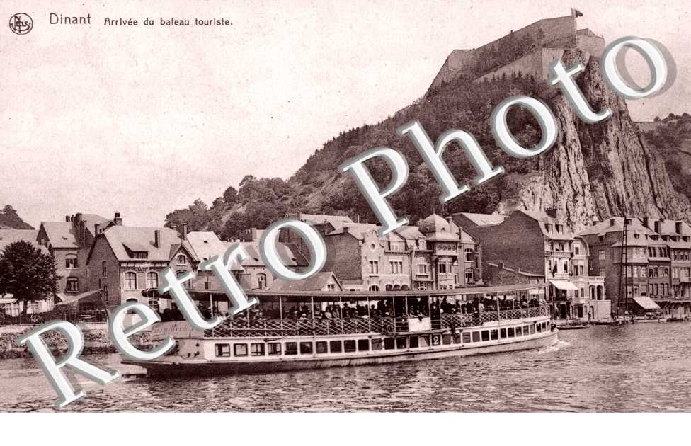 Arrivee du bateau touriste