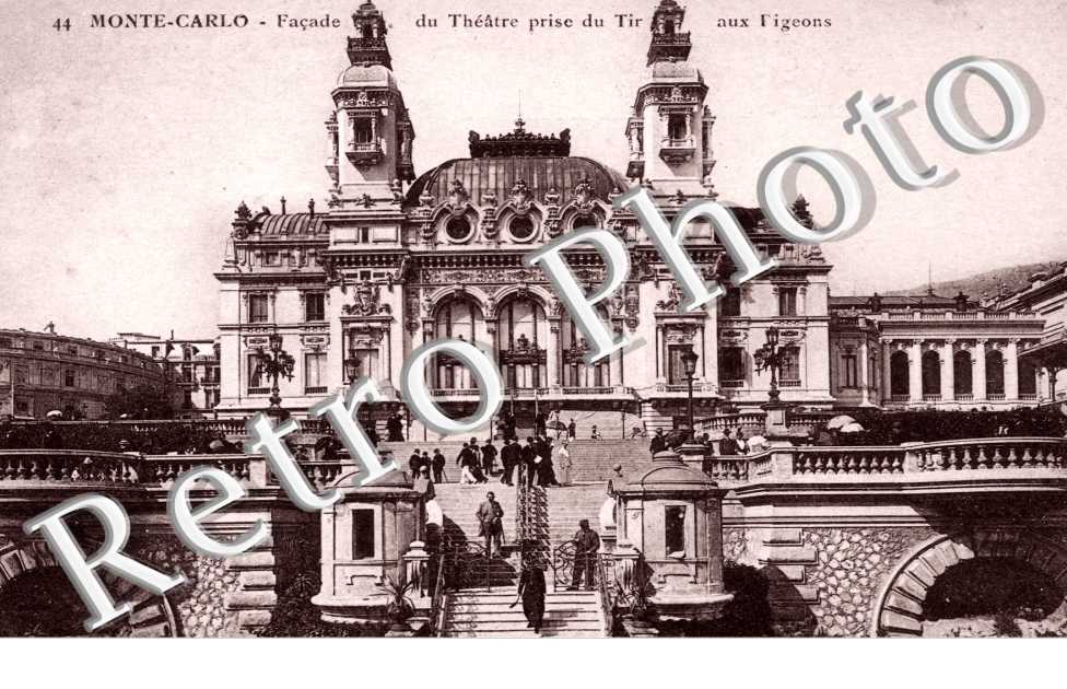 Facade du theatre prise du Tie aux l&#039;igeons