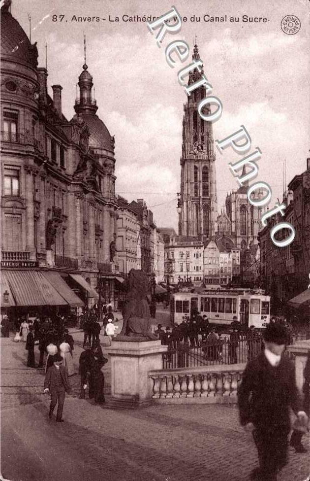 la cathedrale vue du canal au sucre