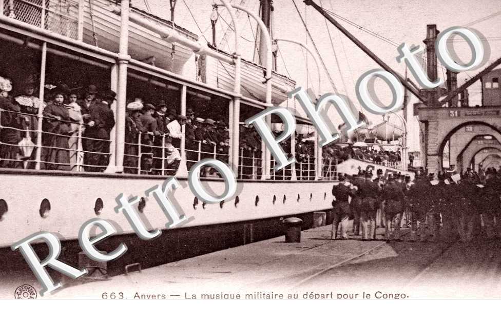 la Musique Militaire au depart pour le Congo