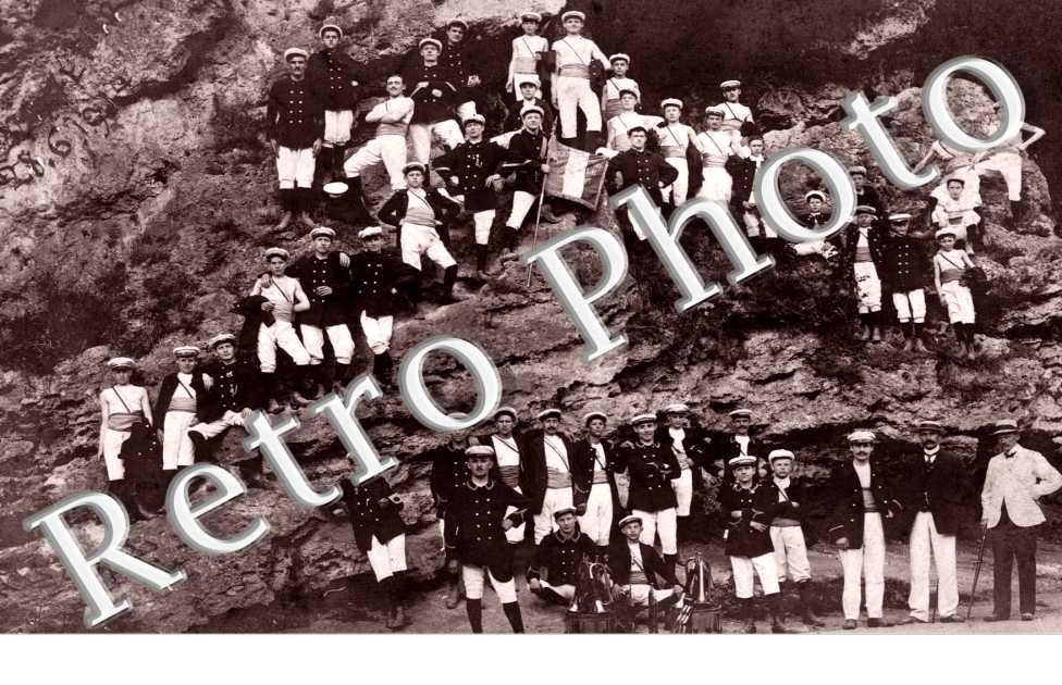 groupe de jeunes gens