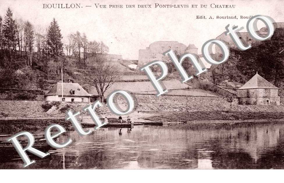 Vue prise des deux Pont-Levis et du Chateau