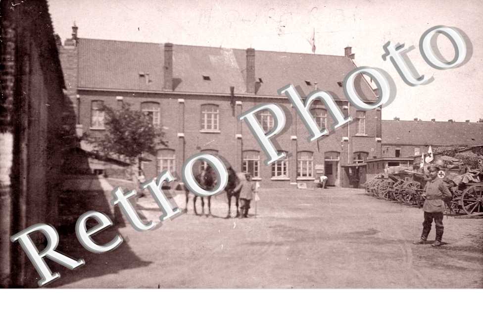 Des militaires et leurs chevaux