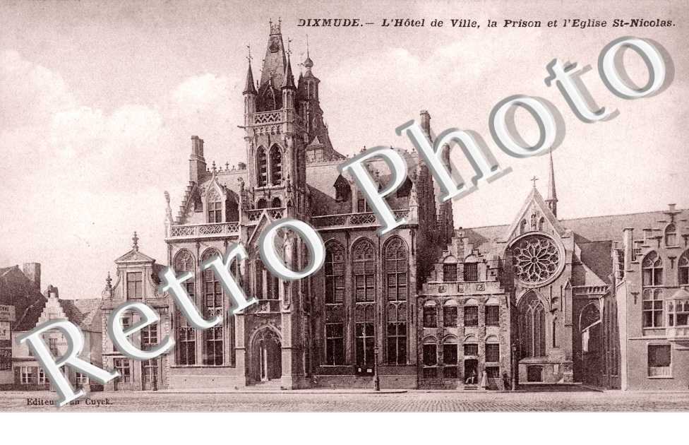 Hotel de Ville  et eglise Saint Nicolas